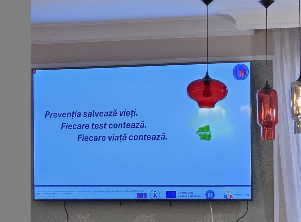 Ecran de prezentare pe care scrie „Prevenția salvează vieți. Fiecare test contează. Fiecare viață contează.”, cu siglele finanțatorilor în partea de jos.